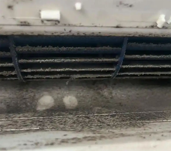 扬州市空调吹的风有股烧焦味是怎么回事